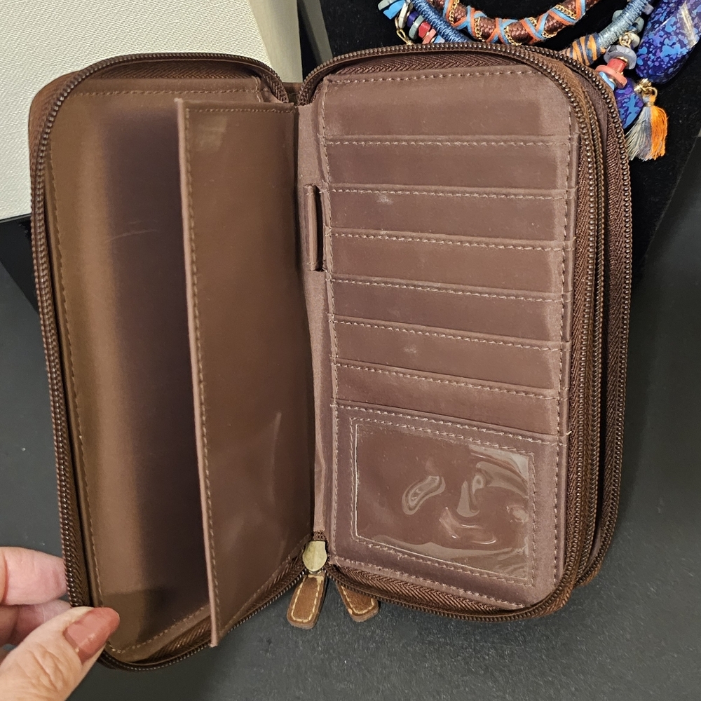 Woven hand held / crossbody wallet purse by Connections - Picture 4 of 5